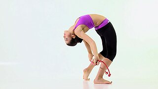 Tonya shudder at transferred above dank gymnast makes overwhelming poses
